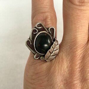 VTG Sterling Silver 925 Southwest Style Oval Deep Green Bloodstone Ring Sz 4.5